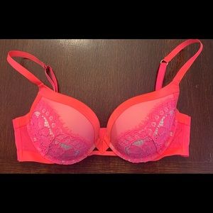 Victoria’s Secret Very Sexy push-up bra like new!!